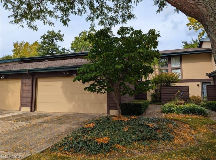 210 Teal Trace, Apt 210, Mayfield Heights, OH 44124 Apartment for Sale