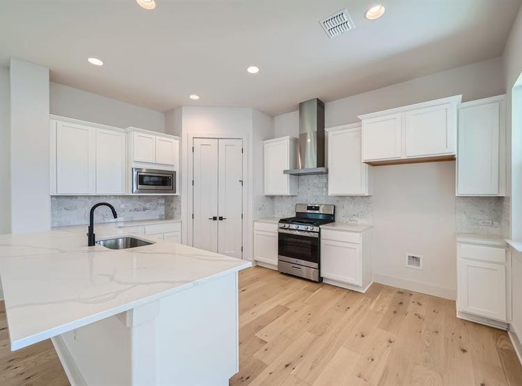 1531 N Red Bud LN, Apt 33, Round Rock, TX 78665 House for Sale