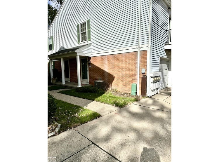 24640 Spring, Harrison Twp, MI 48045 Apartment for Sale