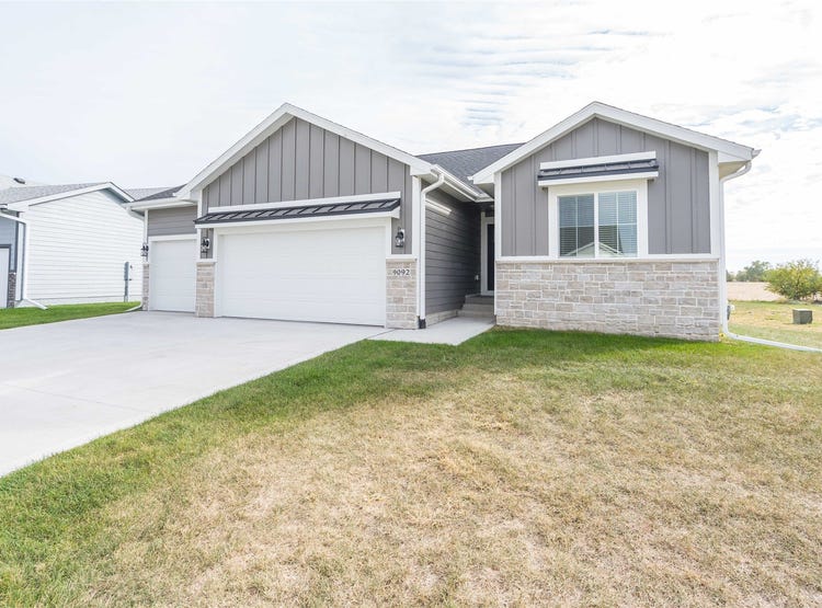 9092 Tatum Drive, West Des Moines, IA 50266 House for Sale realestate