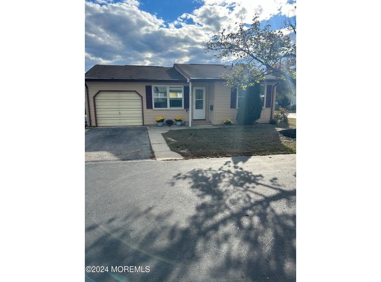 14 Hummingbird Lane, Apt 72, Whiting, NJ 08759 Other for Sale