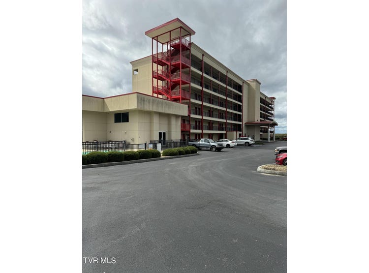 210 Raceday Center Drive, Apt 1605, Bristol, TN 37620 Apartment for