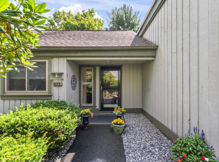 139 Heritage Village, Apt B, Southbury, CT 06488 Apartment for Sale