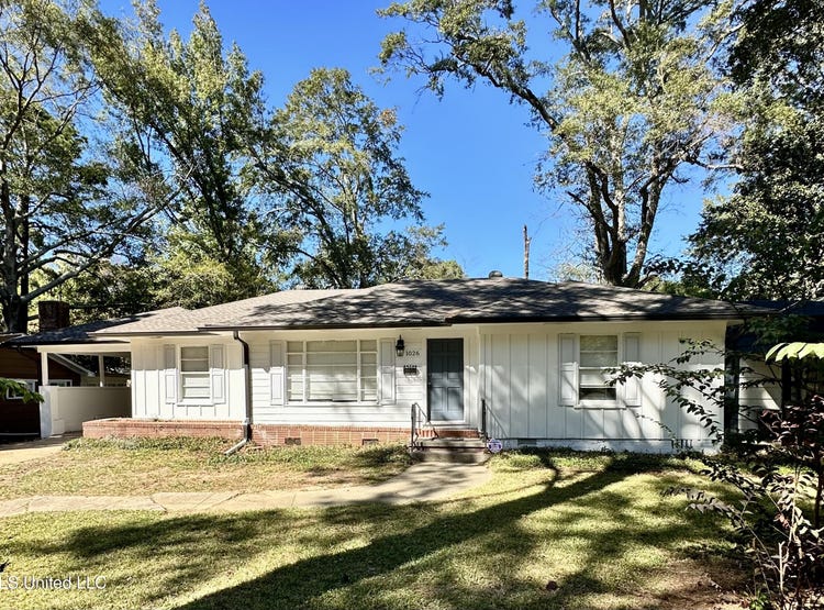 1026 Meadow Heights Drive, Jackson, MS 39206 House for Rent