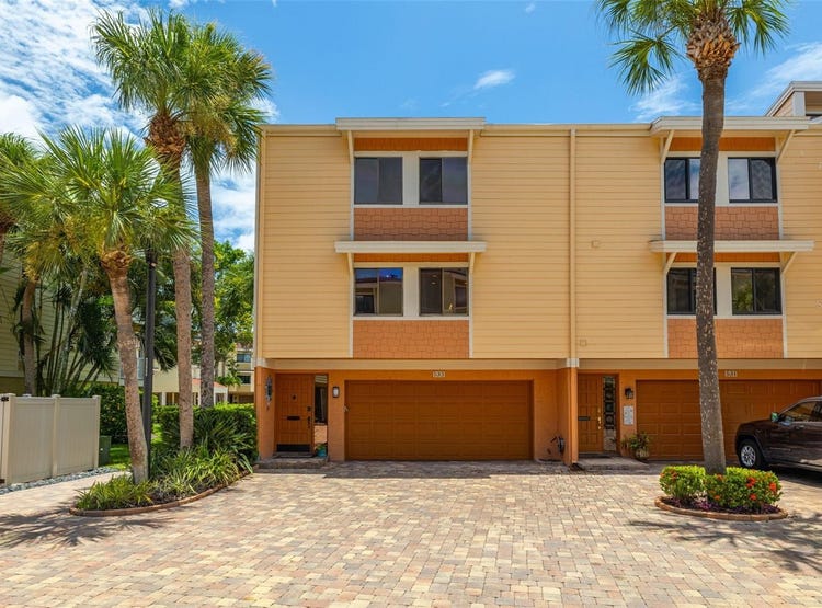 533 SANDY HOOK ROAD, TREASURE ISLAND, FL 33706 Townhouse for Sale