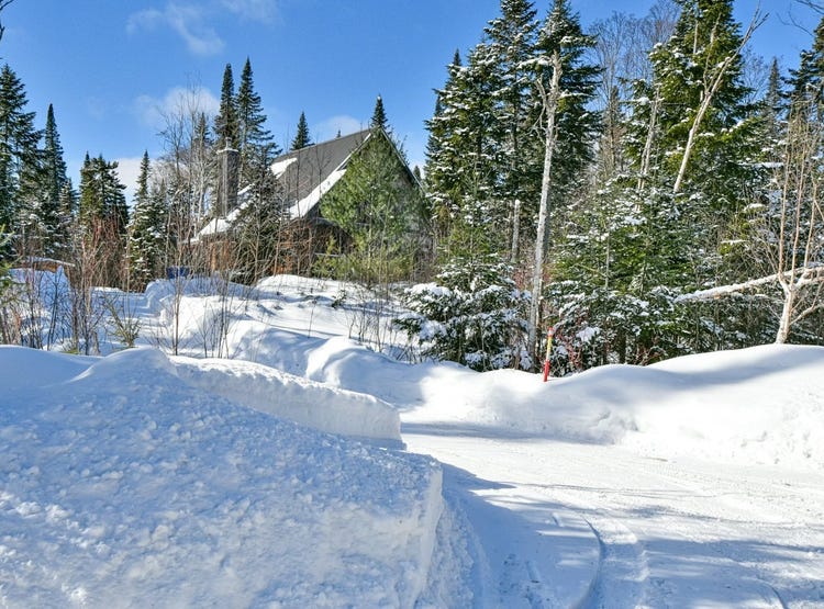 10 Ch. Boisclair, SaintDonat, QC J0T2C0, CA, SaintDonat, Québec House