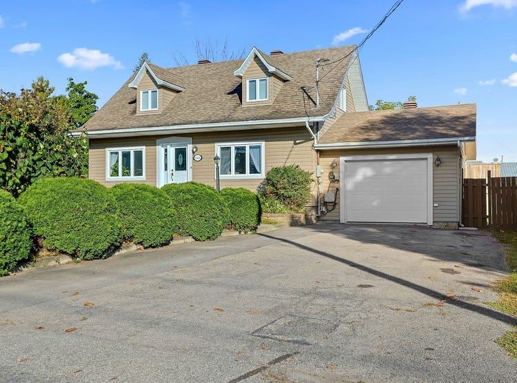 1353 Boul. du Borddel'Eau, SalaberrydeValleyfield, QC J6S0C8, CA