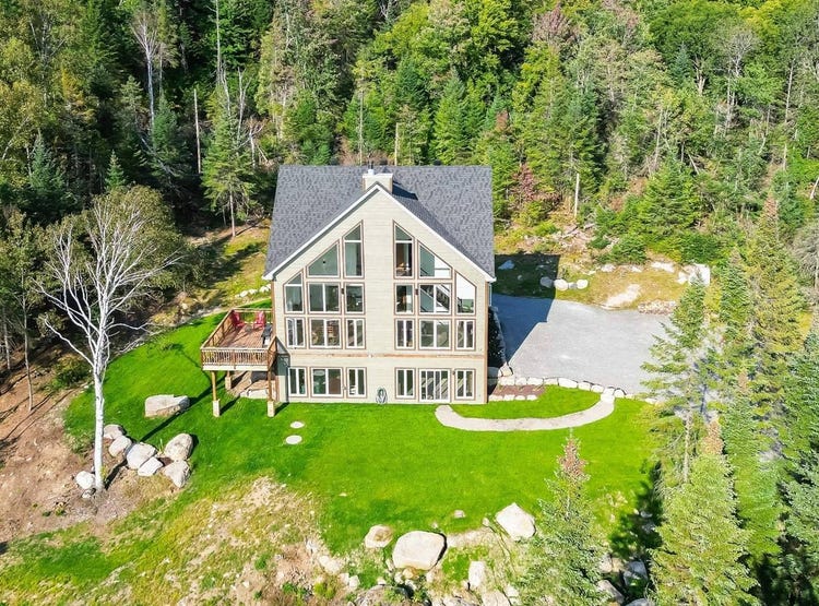 11 Ch. des PinsRouges, SaintAdolphed'Howard, QC J0T2E0, CA, Saint