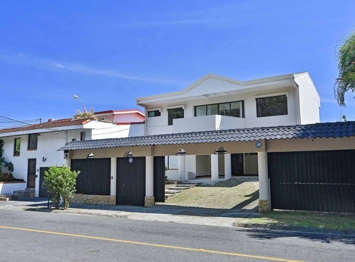 Trejos Montealegre, San José, Address available on request House for