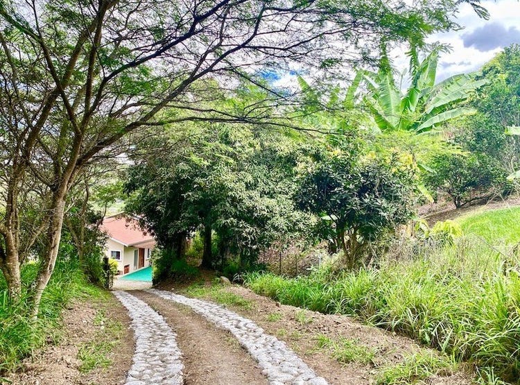 YUNGUILLA VALLEY 3BEDROOM HOME Breathtaking Home has an Acre of Land