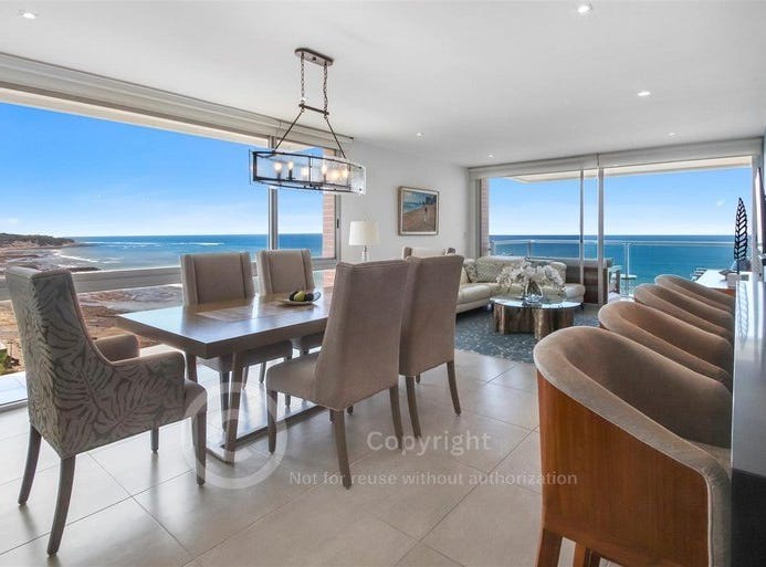 2 bedroom beachfront condo with custom furniture and decor! Manta