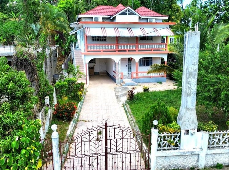 Green Island, Hanover Parish, Address available on request House for