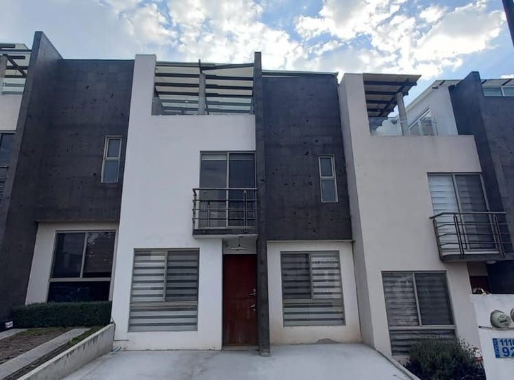 Avenida Residencial del Parque, 1110, Querétaro, Querétaro House for
