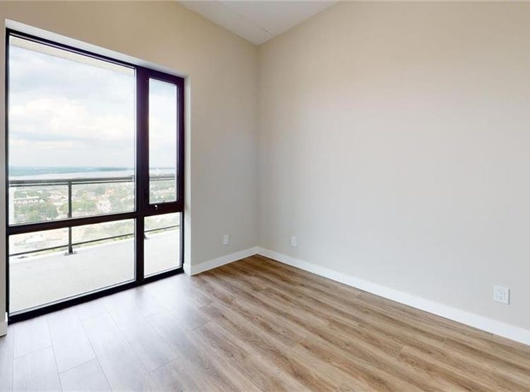 15 Queen Street, Hamilton, Ontario L8P 0C6 House for Sale