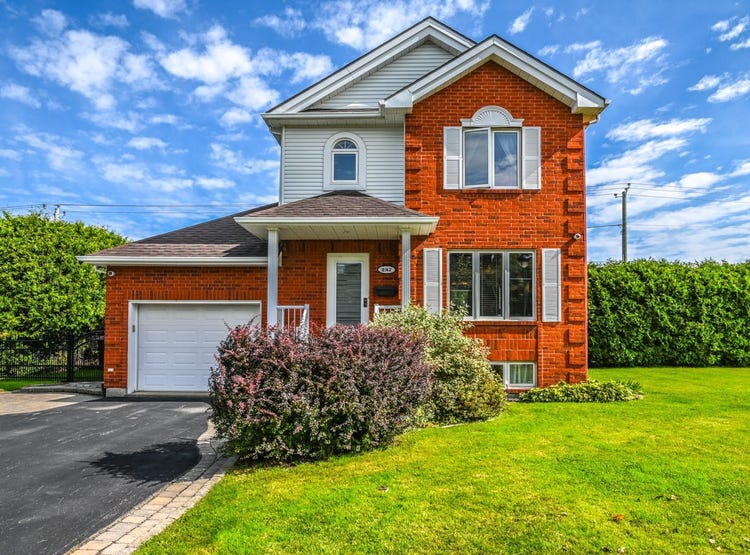 257 Rue Jeannotte, MontSaintHilaire, QC J3H5G2, CA, MontSaint