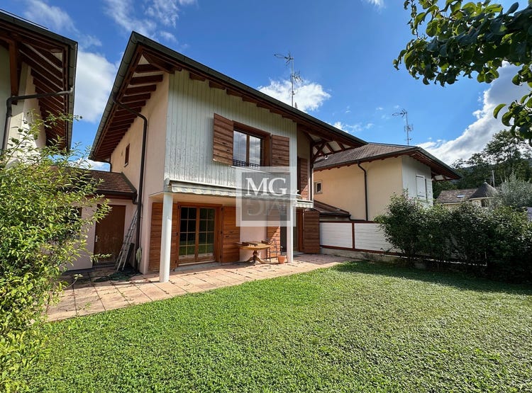 1228, PlanlesOuates, Geneva House for Sale