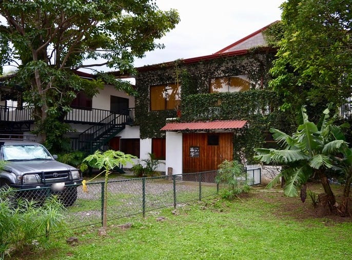 PROPERTY FOR SALE WITH 1 HOUSE AND 5 APARTMENTS, INVESTMENT OPPORTUNITY