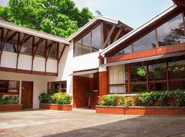 CASA DE LUJO SOBRE LAS MEJORES COLINAS DE ESCAZU Mountain House For