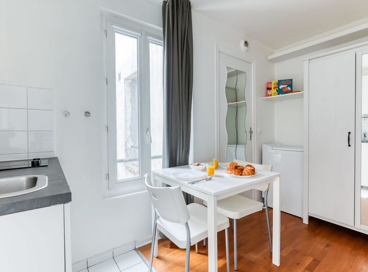 Rue Truffaut, Paris, ÎledeFrance 75017 Apartment for Rent