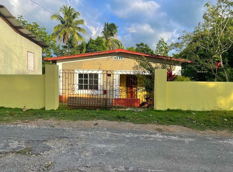 PALM DISTRICT, TREADWAYS, Linstead, Saint Catherine Parish House for