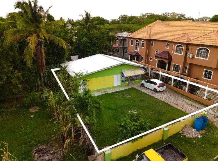 GLENMUIR CLOSE, May Pen, Clarendon House for Sale