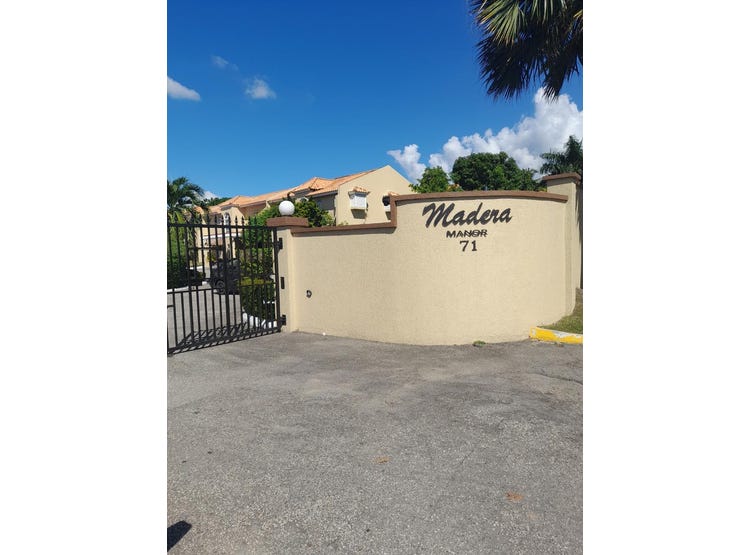 71 SHORTWOOD ROAD (MADEIRA), Kingston 8, St. Andrew Parish House for