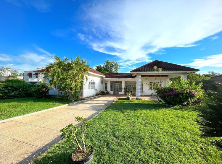 WICKHAM AVENUE, 2691, St. Andrew Parish House for Sale