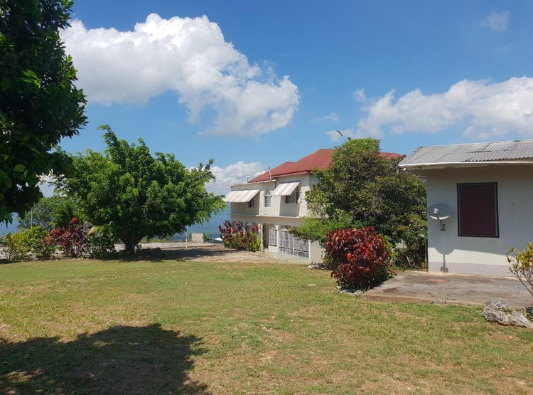 MALVERN, ST. ELIZABETH, Malvern, St. Elizabeth Parish House for Sale