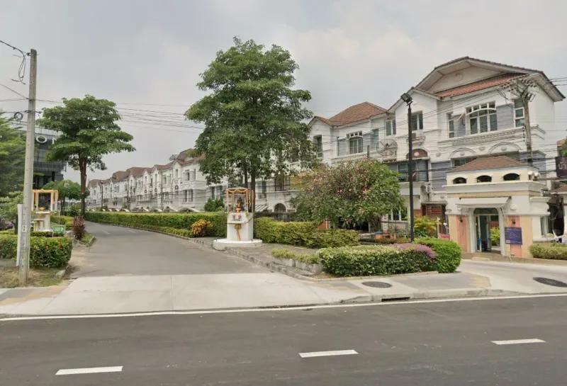/international/th/muban-ban-klang-muang-lat-phrao-yothin-phatthana-soi-muban-ban-klang-mueang-lat-phrao-yothin-phatthana-lat-phrao-bangkok-10230-tha-lat-phrao-bangkok-340105127541/?lang=id