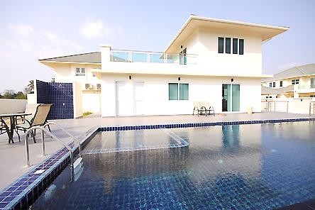 /international/th/muban-green-field-villa-5-yothathikan-chon-buri-2039-rd-nong-pla-lai-bang-lamung-chon-buri-20150-tha-nong-pla-lai-chon-buri-340105121532/