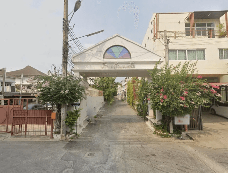 /international/th/soi-lat-phrao-18-yaek-2-chom-phon-chatuchak-bangkok-10900-thailand-chatuchak-bangkok-340105128354/