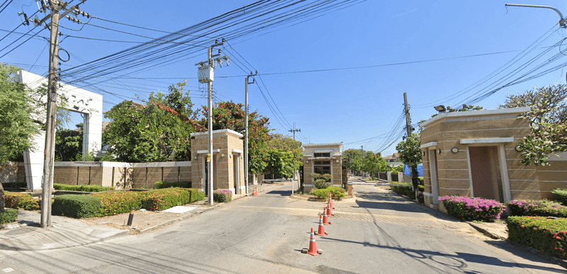 /international/th/7-11-soi-muban-sammakon-nimit-mai-7-sam-wa-tawan-ok-khlong-sam-wa-bangkok-10510-tha-sam-wa-tawan-ok-bangkok-340105124276/