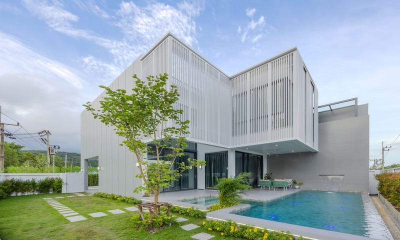/international/th/61-19-chaofa-west-road-chalong-phuket-83130-thailand-phuket-phuket-province-340105121496/