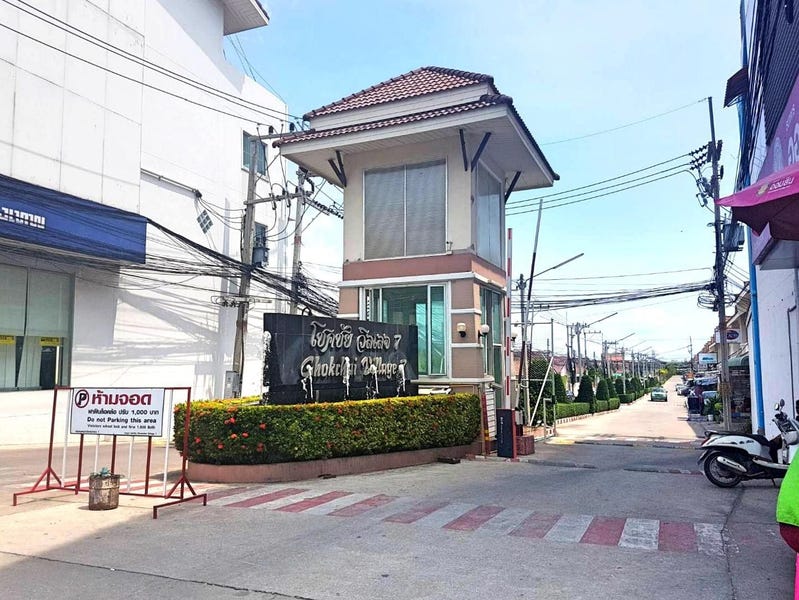 /international/th/beer-coffee-by-mom-ซอยหมู่บ้านโชคชัย-วิลเลจ-7-na-kluea-amphoe-bang-lamung-chon-buri-province-20150-tha-na-kluea-samut-prakan-340105121169/