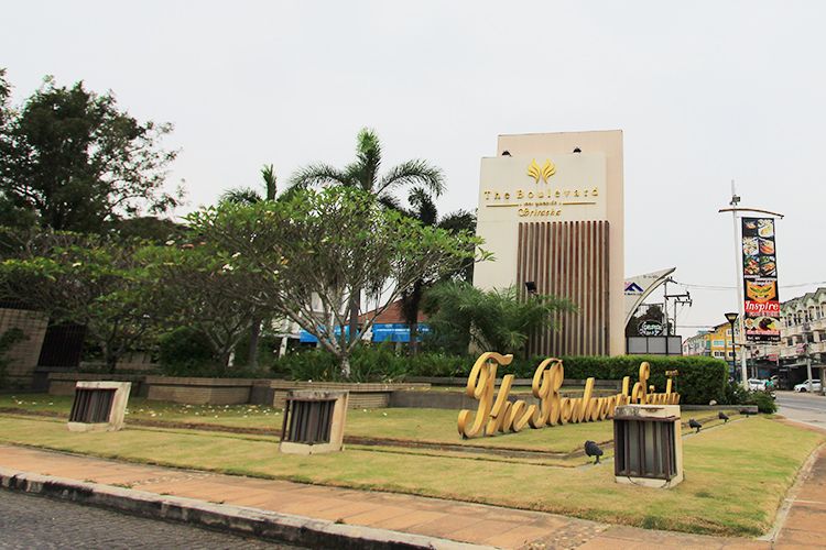 /international/th/soi-muban-the-boulevard-si-racha-surasak-si-racha-chon-buri-20110-tha-surasak-chon-buri-340105120244/