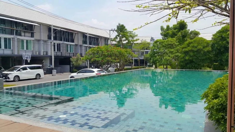 /international/th/eskimo-studio-chorakhe-bua-lat-phrao-bangkok-10230-thailand-lat-phrao-bangkok-340105128799/