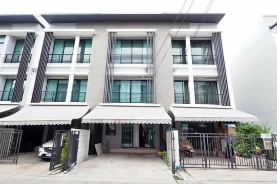 /international/th/ban-klangmueng-phraram-9-ramkhamhaeng-phlab-phla-wang-thonglang-bangkok-10310-thailand-wang-thonglang-bangkok-340106167540/