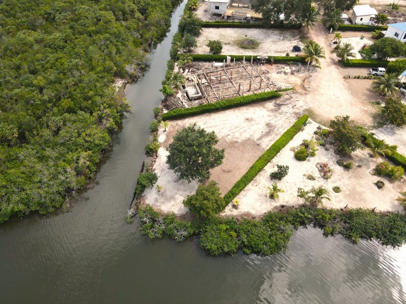 /international/bz/maya-beach-placencia-stann-creek-district-310104898250/