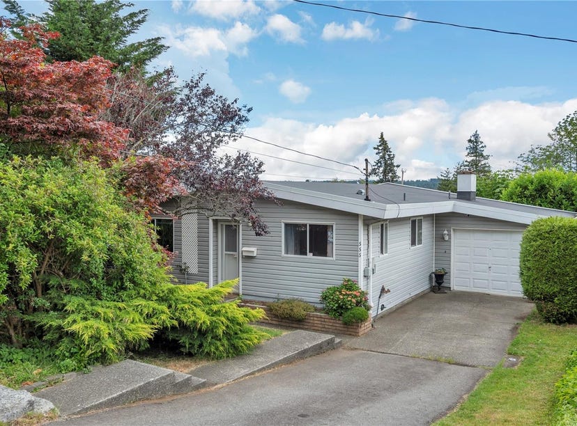 555 Thulin St, Campbell River, British Columbia V9W 2L2 House for Sale