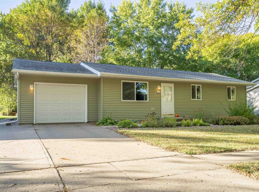 1220 Adler Drive SE, LeMars, IA 51031 House for Sale