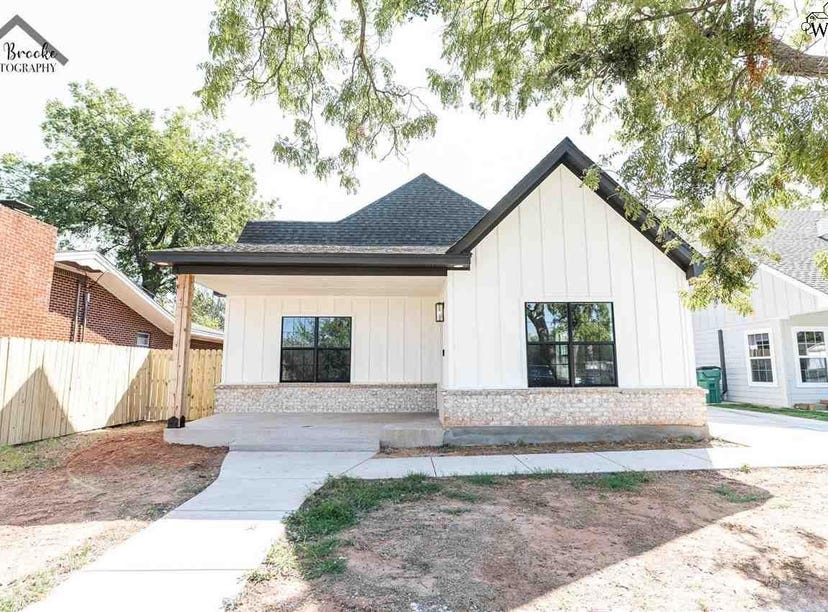 103 W ALDINE STREET, Iowa Park, TX 76367 House for Sale