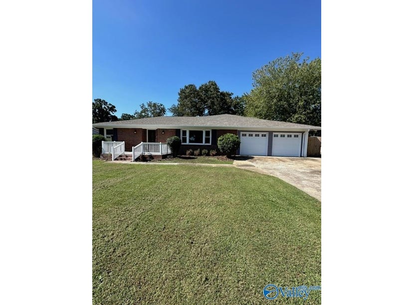 2553 N Brindlee Mountain Parkway, Arab, AL 35016 House for Sale