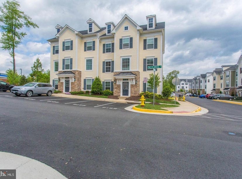 8188 FALLS GROVE Drive, MANASSAS, VA 20111 Townhouse for Rent ...
