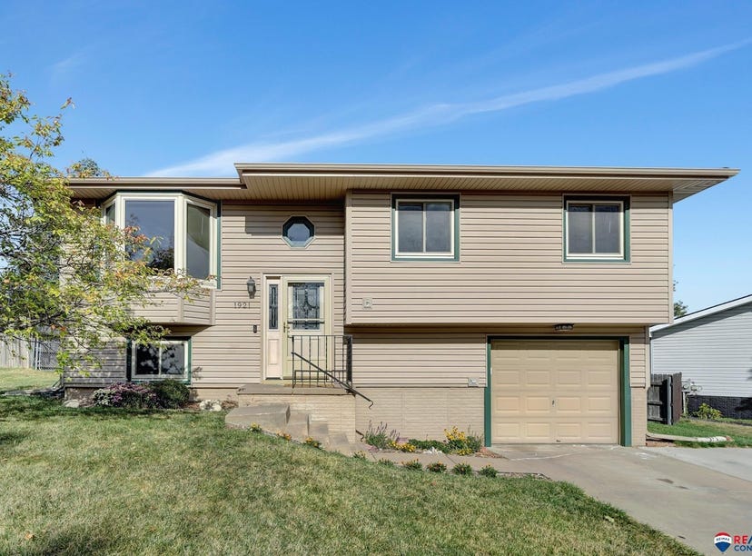 1921 NW 50th Street, Lincoln, NE 68528 House for Sale