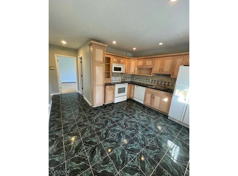 155 S 6th Ave, Manville Boro, NJ 088351823 Townhouse for Rent