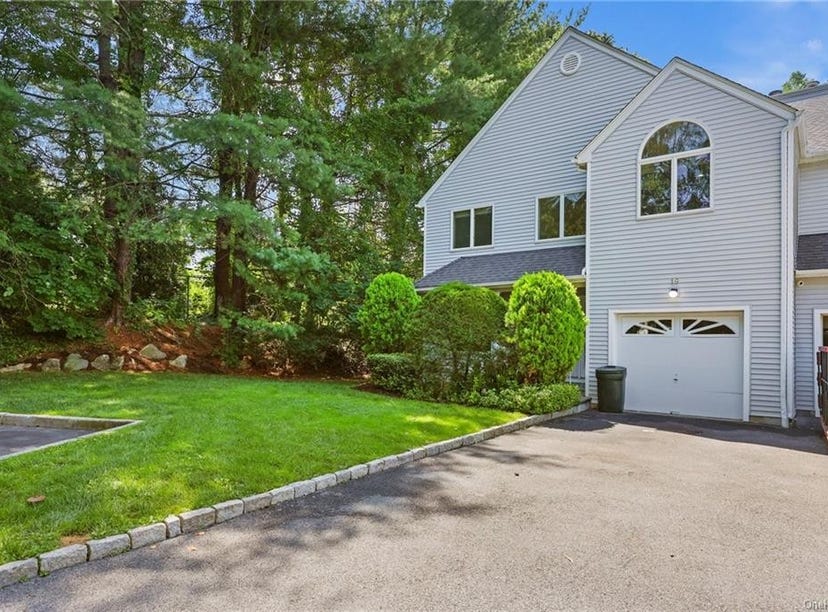 19 Larissa Lane, Thornwood, NY 10594 Apartment for Rent