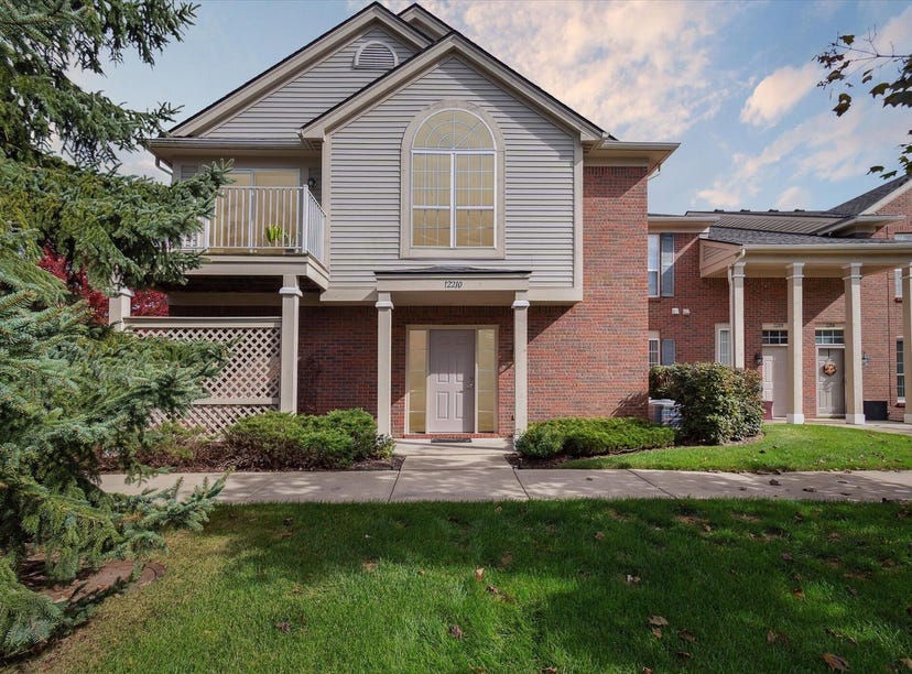 12210 Chesapeake Circle, Walled Lake, MI 48390 Apartment for Sale