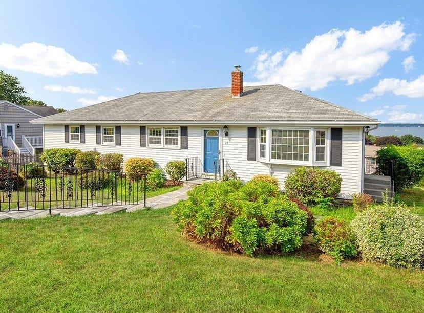 14 Algonquin Drive, Middletown, RI 02840 House for Rent