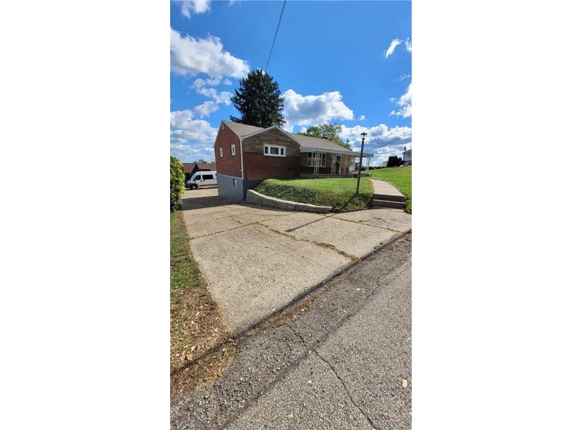 28 Flora Rd, Baldwin Boro, PA 15227 House for Rent