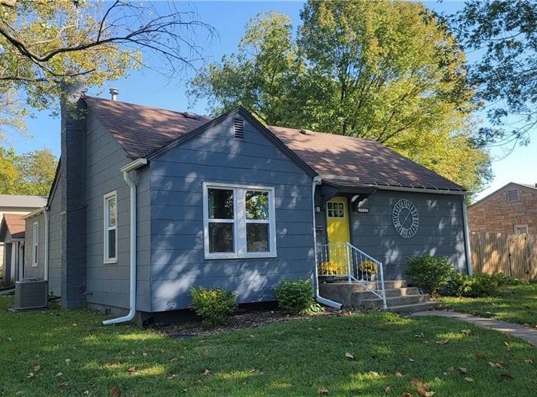 1002 E Wea Street, Paola, KS 66071 House for Sale